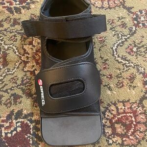 Breg Post Surgical Shoe Medium